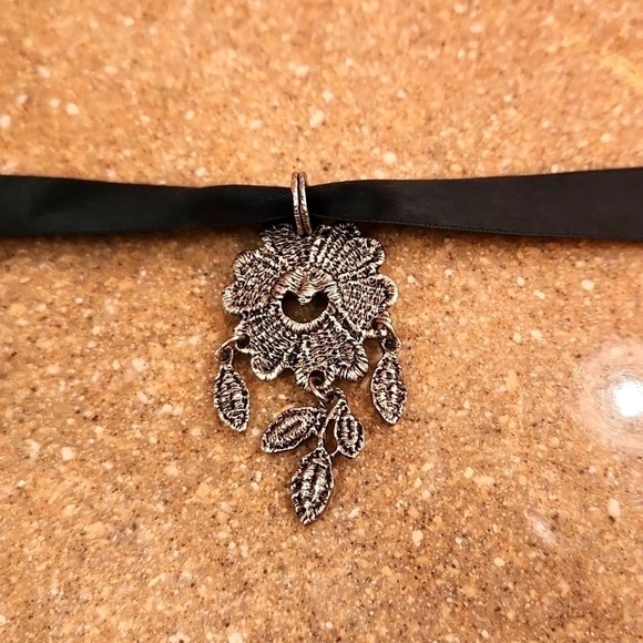 Choker necklace - Picture 2 of 10